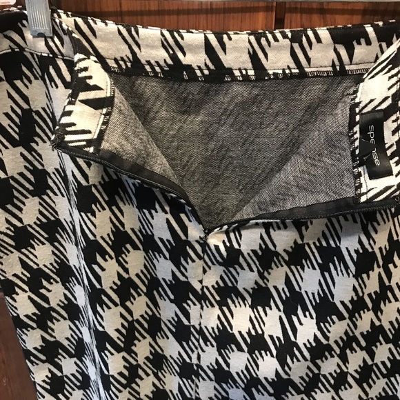 Spense Black & White Skirt - Size Medium - Picture 5 of 5